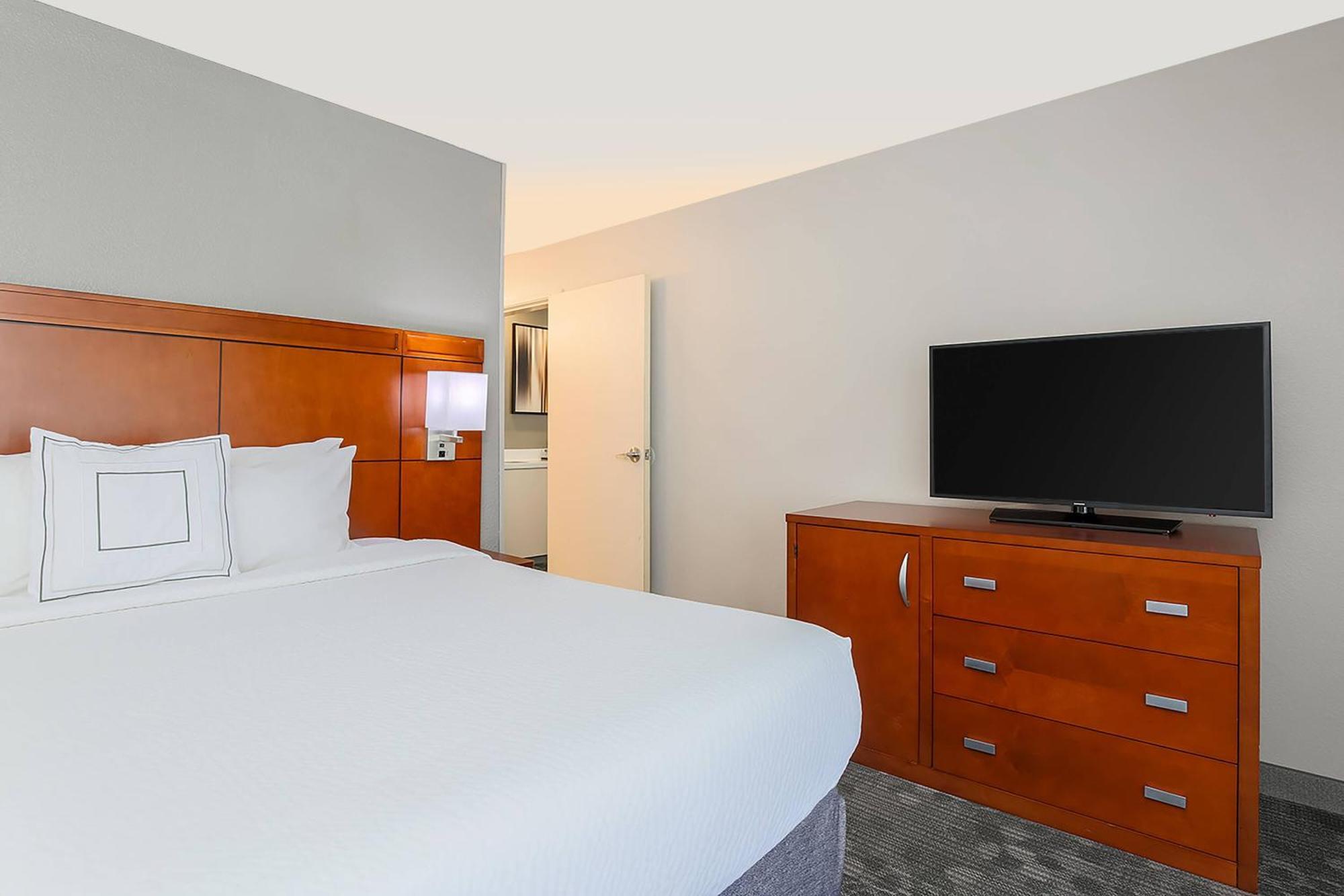 Отель Courtyard By Marriott Monroe Airport Экстерьер фото