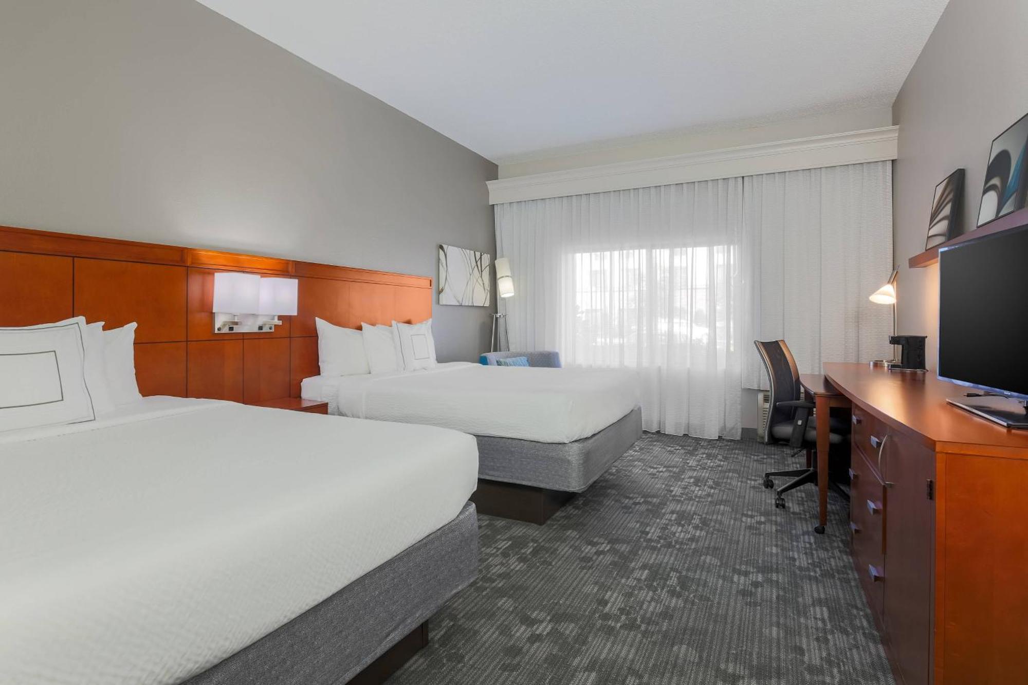 Отель Courtyard By Marriott Monroe Airport Экстерьер фото