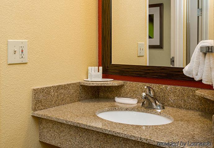 Отель Courtyard By Marriott Monroe Airport Экстерьер фото