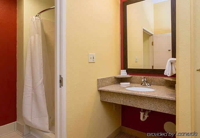 Отель Courtyard By Marriott Monroe Airport Экстерьер фото