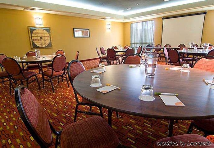 Отель Courtyard By Marriott Monroe Airport Экстерьер фото