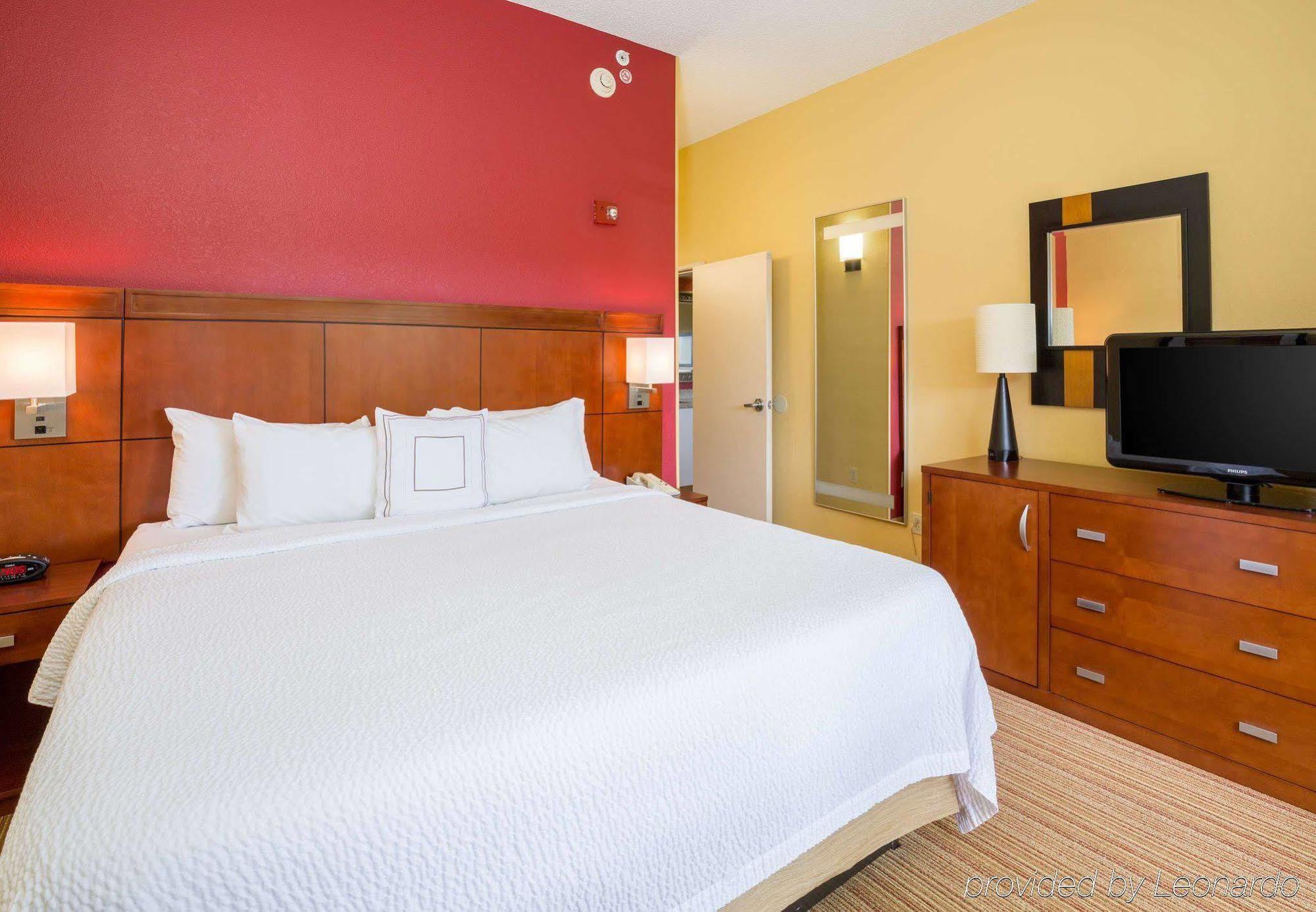 Отель Courtyard By Marriott Monroe Airport Экстерьер фото