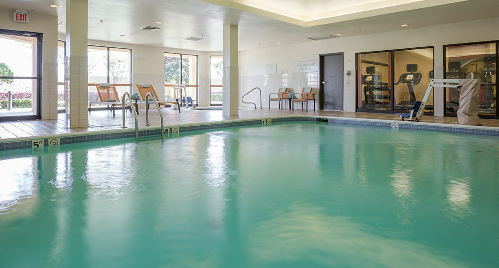 Отель Courtyard By Marriott Monroe Airport Экстерьер фото